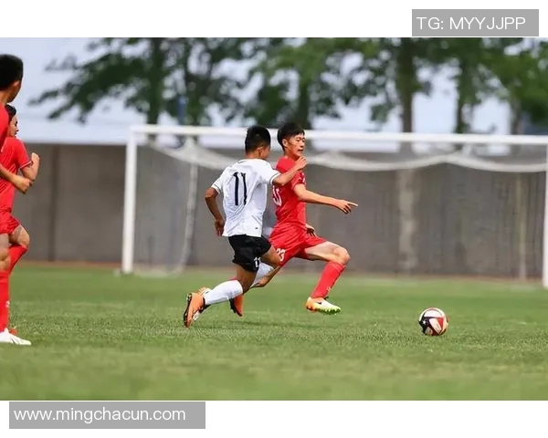 主力中卫转会传闻再起引发多方猜测球队未来走向成焦点