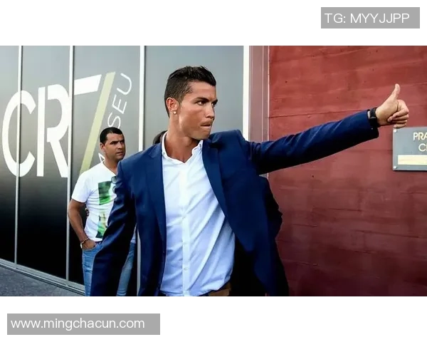 C罗在社交媒体发声回应争议事件表达立场引发球迷广泛关注